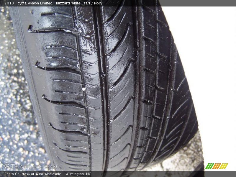 Blizzard White Pearl / Ivory 2010 Toyota Avalon Limited