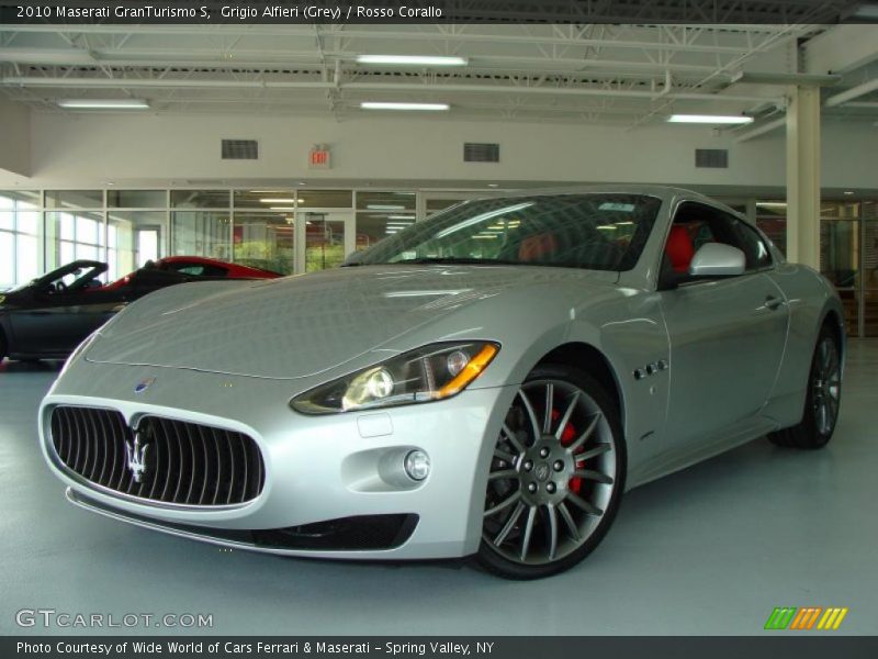 Grigio Alfieri (Grey) / Rosso Corallo 2010 Maserati GranTurismo S
