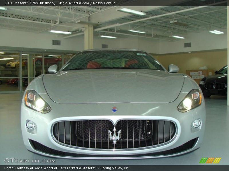 Grigio Alfieri (Grey) / Rosso Corallo 2010 Maserati GranTurismo S