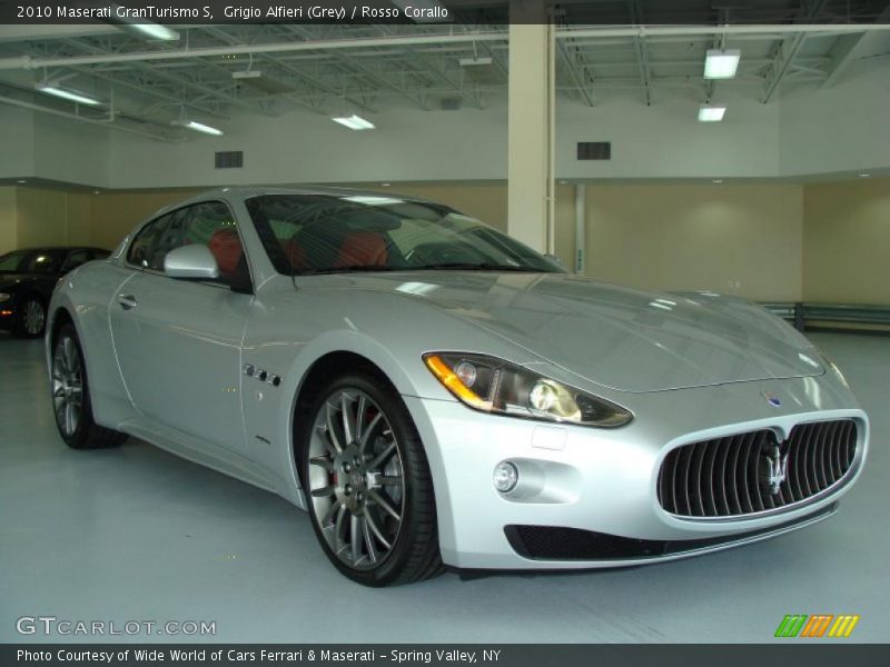 Grigio Alfieri (Grey) / Rosso Corallo 2010 Maserati GranTurismo S