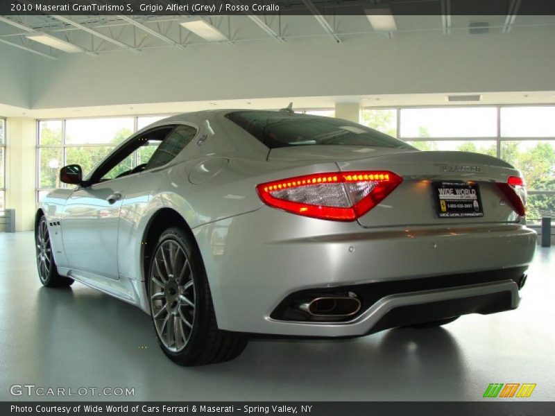 Grigio Alfieri (Grey) / Rosso Corallo 2010 Maserati GranTurismo S