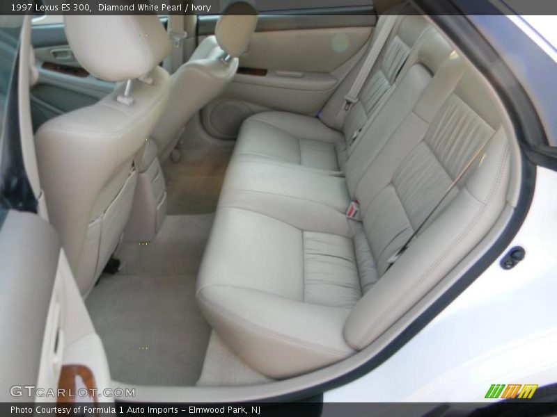 Diamond White Pearl / Ivory 1997 Lexus ES 300