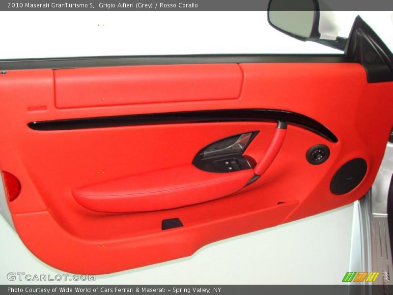 Grigio Alfieri (Grey) / Rosso Corallo 2010 Maserati GranTurismo S