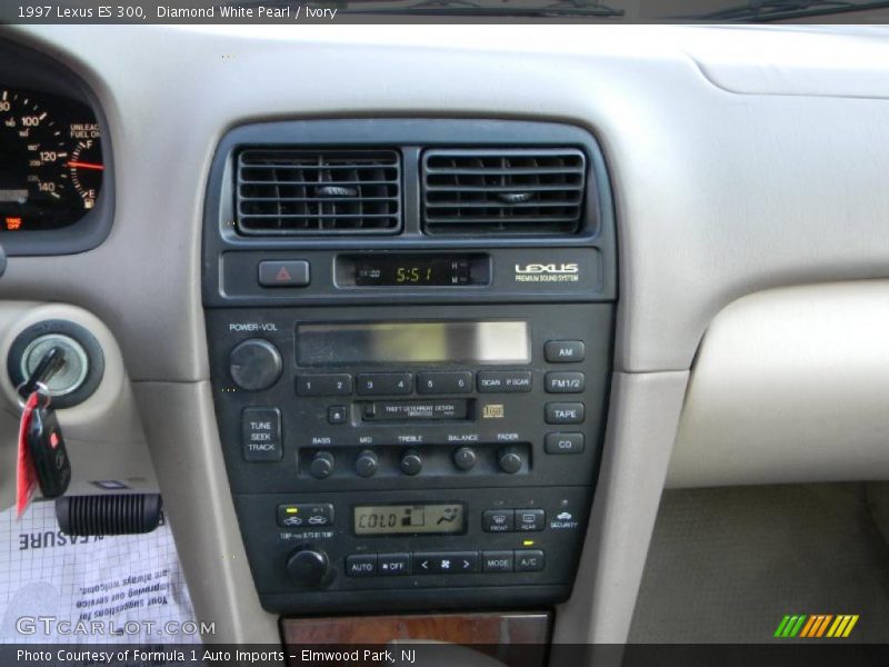 Diamond White Pearl / Ivory 1997 Lexus ES 300