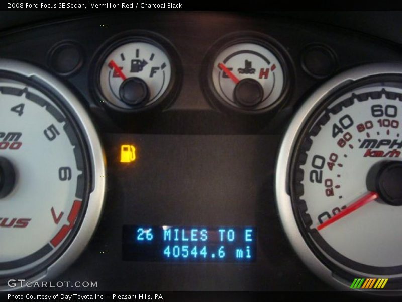 Vermillion Red / Charcoal Black 2008 Ford Focus SE Sedan