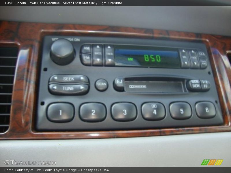 Silver Frost Metallic / Light Graphite 1998 Lincoln Town Car Executive