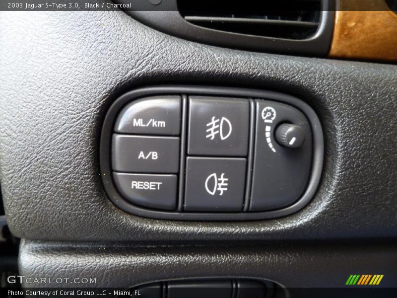 Black / Charcoal 2003 Jaguar S-Type 3.0