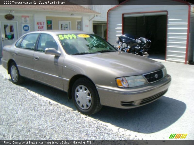 Sable Pearl / Ivory 1999 Toyota Avalon XL