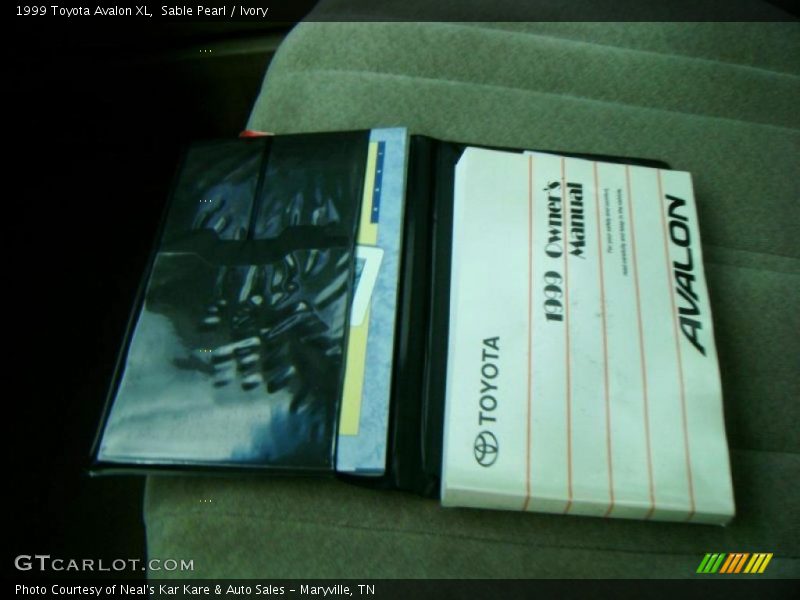 Sable Pearl / Ivory 1999 Toyota Avalon XL