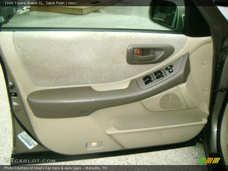 Sable Pearl / Ivory 1999 Toyota Avalon XL