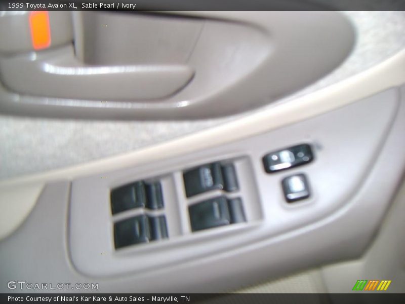 Sable Pearl / Ivory 1999 Toyota Avalon XL