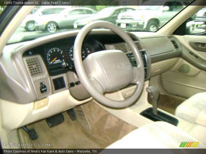 Sable Pearl / Ivory 1999 Toyota Avalon XL