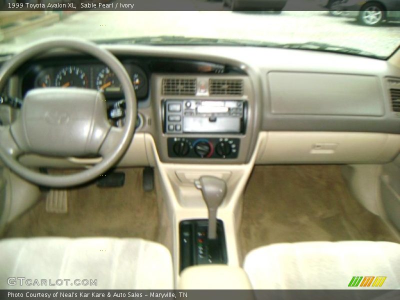 Sable Pearl / Ivory 1999 Toyota Avalon XL
