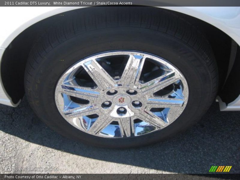 White Diamond Tricoat / Shale/Cocoa Accents 2011 Cadillac DTS Luxury