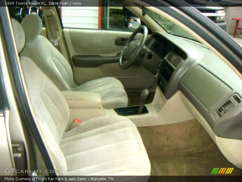Sable Pearl / Ivory 1999 Toyota Avalon XL