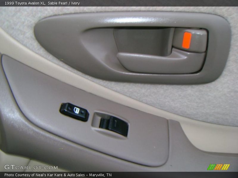 Sable Pearl / Ivory 1999 Toyota Avalon XL