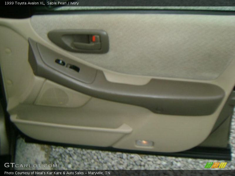 Sable Pearl / Ivory 1999 Toyota Avalon XL