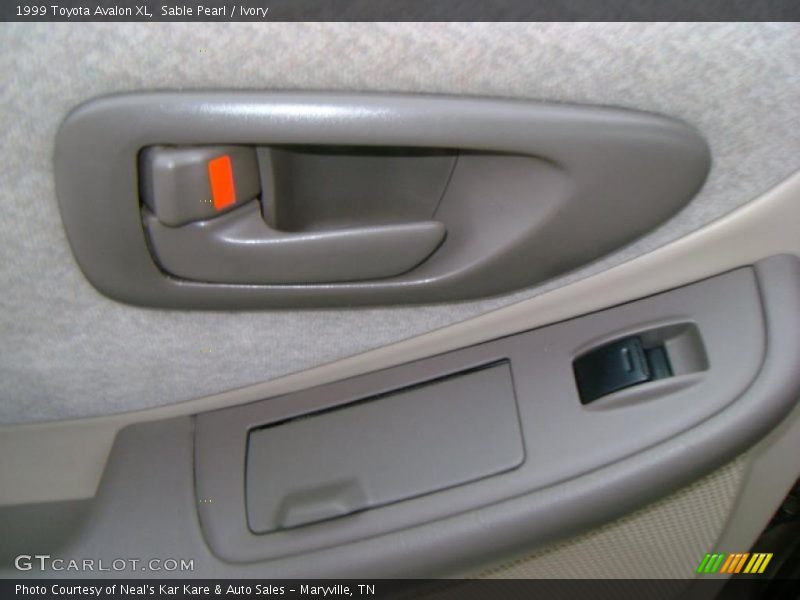 Sable Pearl / Ivory 1999 Toyota Avalon XL