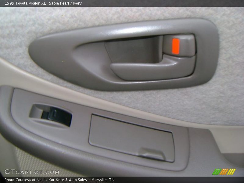 Sable Pearl / Ivory 1999 Toyota Avalon XL