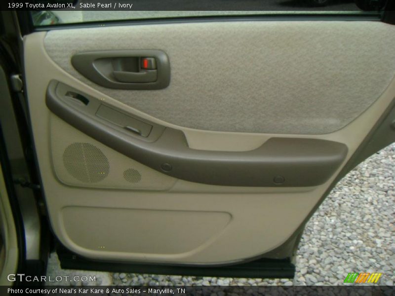 Sable Pearl / Ivory 1999 Toyota Avalon XL