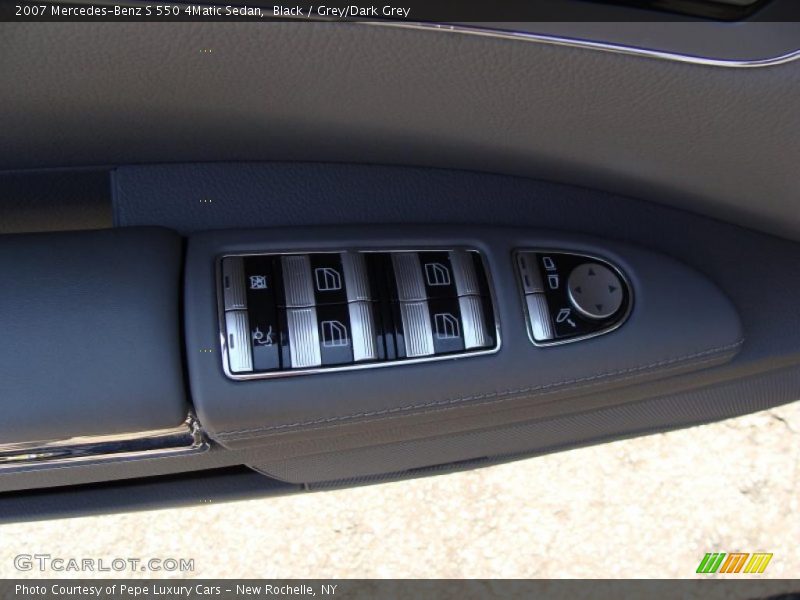 Black / Grey/Dark Grey 2007 Mercedes-Benz S 550 4Matic Sedan