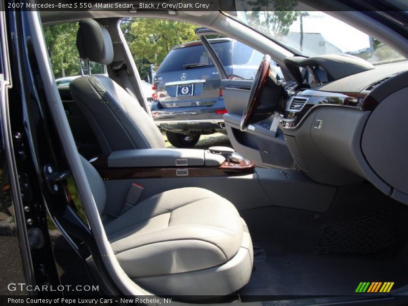 Black / Grey/Dark Grey 2007 Mercedes-Benz S 550 4Matic Sedan