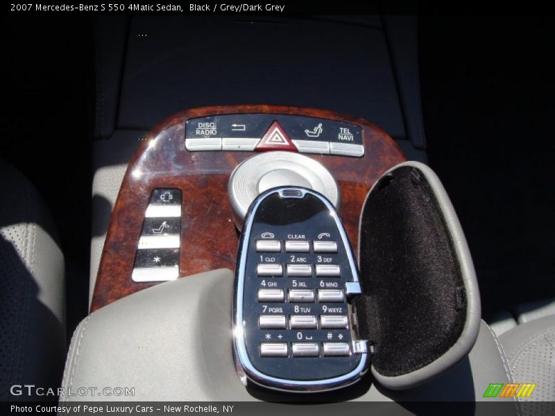 Black / Grey/Dark Grey 2007 Mercedes-Benz S 550 4Matic Sedan
