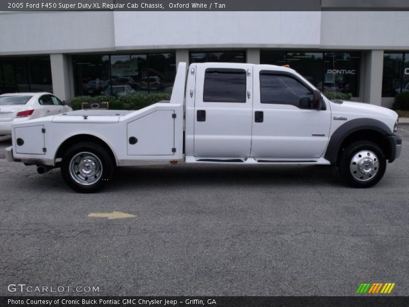 Oxford White / Tan 2005 Ford F450 Super Duty XL Regular Cab Chassis