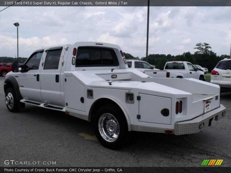 Oxford White / Tan 2005 Ford F450 Super Duty XL Regular Cab Chassis
