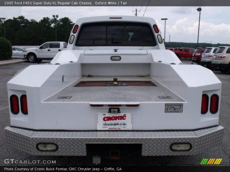 Oxford White / Tan 2005 Ford F450 Super Duty XL Regular Cab Chassis