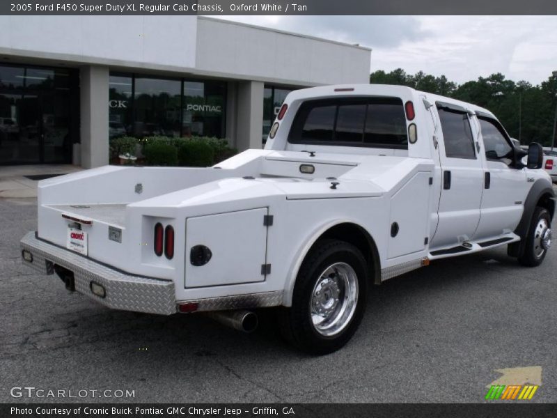 Oxford White / Tan 2005 Ford F450 Super Duty XL Regular Cab Chassis