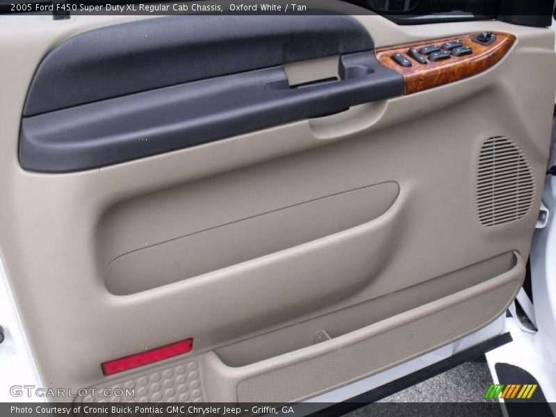 Oxford White / Tan 2005 Ford F450 Super Duty XL Regular Cab Chassis