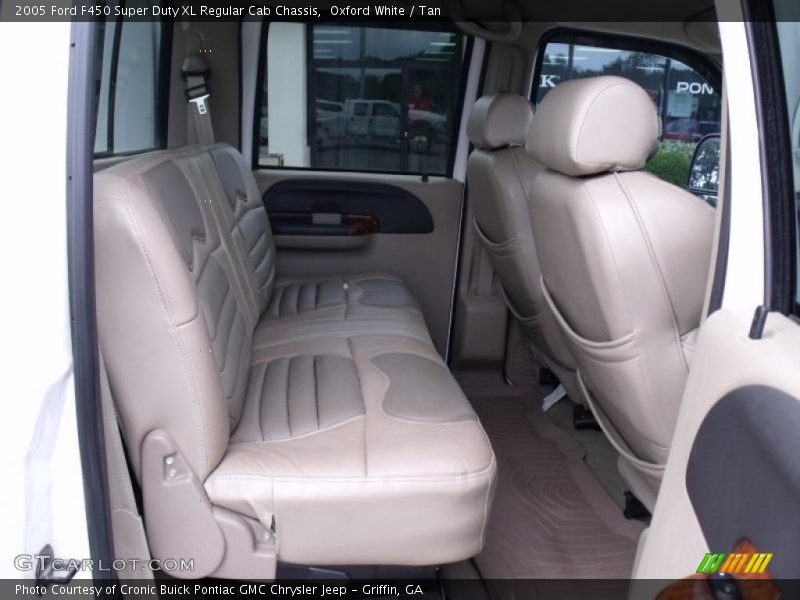 Oxford White / Tan 2005 Ford F450 Super Duty XL Regular Cab Chassis