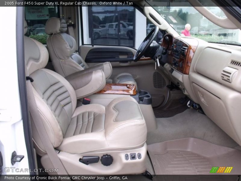 Oxford White / Tan 2005 Ford F450 Super Duty XL Regular Cab Chassis
