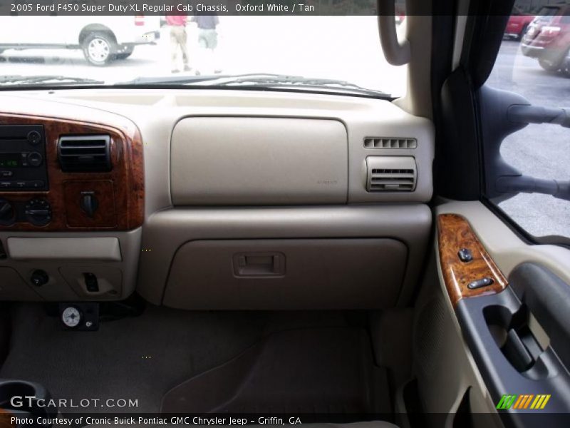 Oxford White / Tan 2005 Ford F450 Super Duty XL Regular Cab Chassis