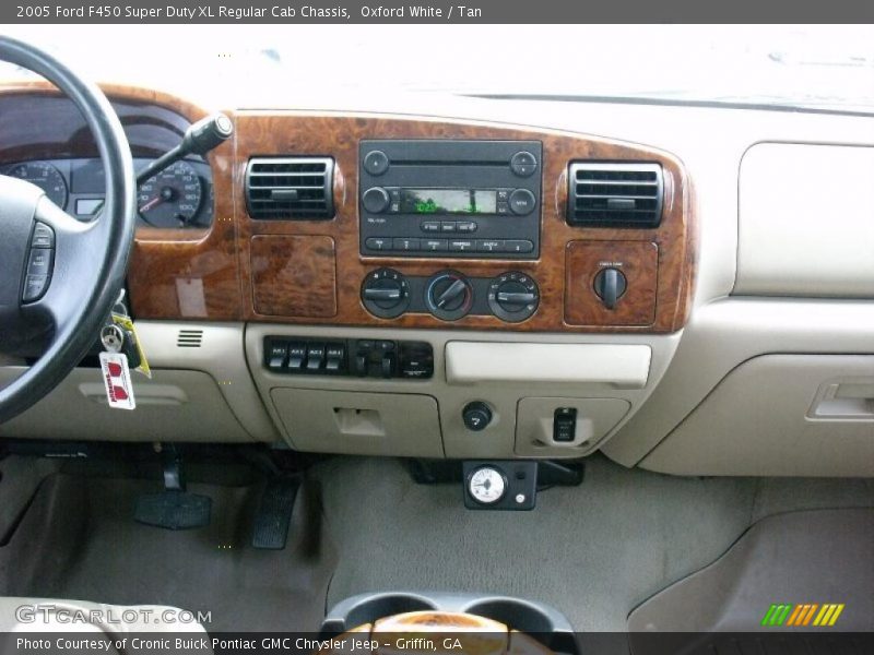 Oxford White / Tan 2005 Ford F450 Super Duty XL Regular Cab Chassis