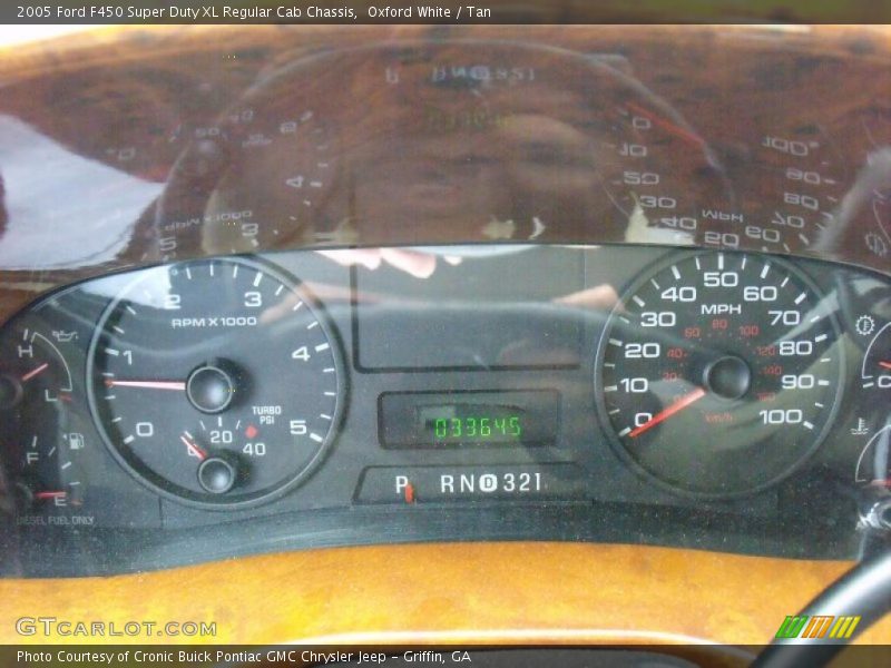 Oxford White / Tan 2005 Ford F450 Super Duty XL Regular Cab Chassis