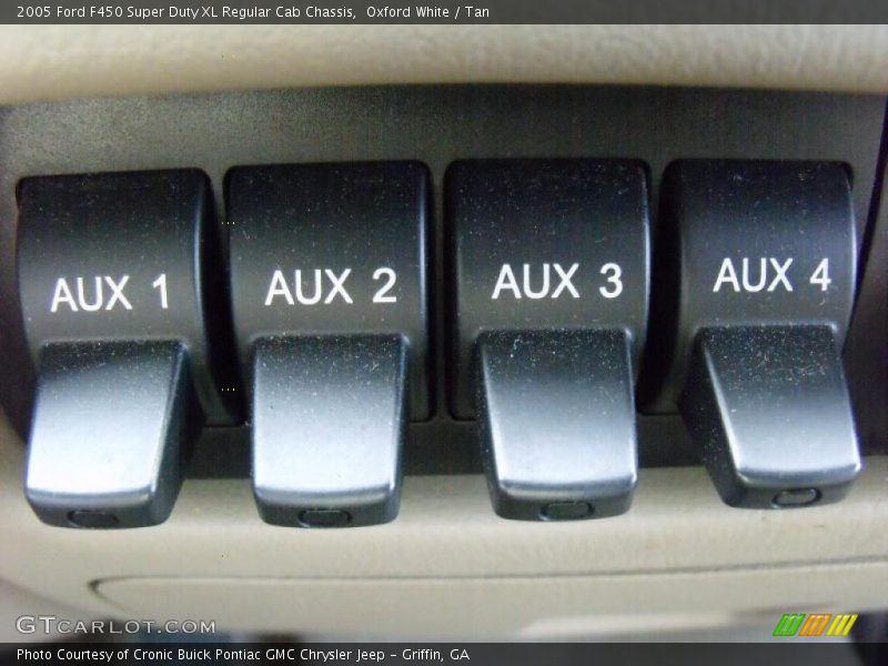 Oxford White / Tan 2005 Ford F450 Super Duty XL Regular Cab Chassis