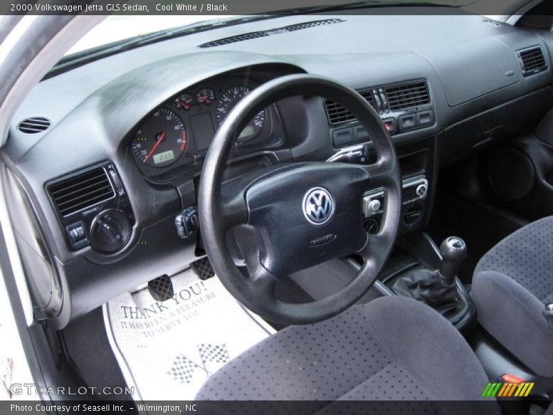 Cool White / Black 2000 Volkswagen Jetta GLS Sedan