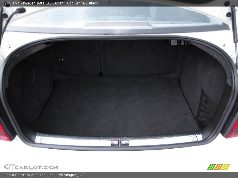 Cool White / Black 2000 Volkswagen Jetta GLS Sedan