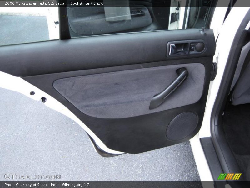 Cool White / Black 2000 Volkswagen Jetta GLS Sedan