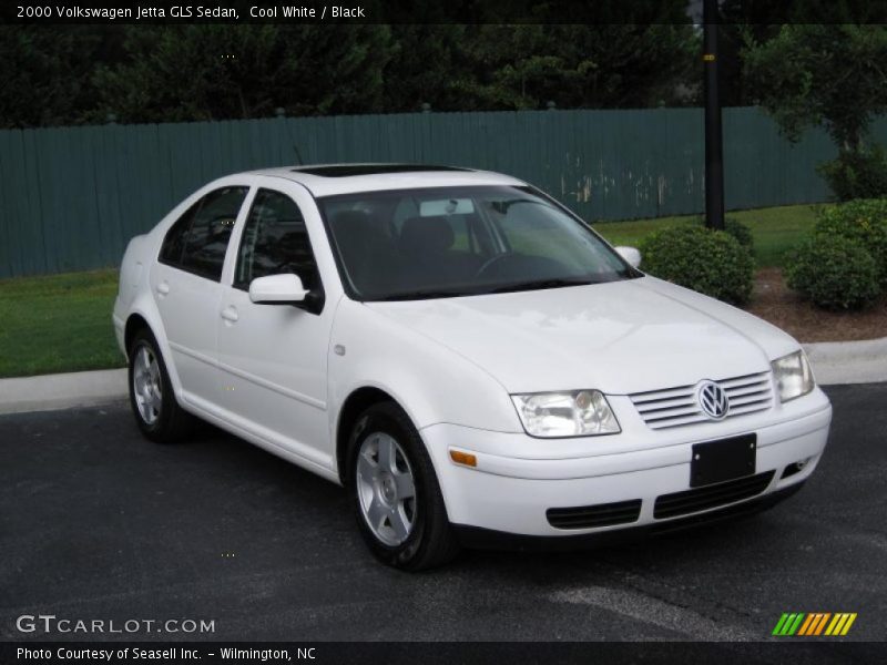 Cool White / Black 2000 Volkswagen Jetta GLS Sedan