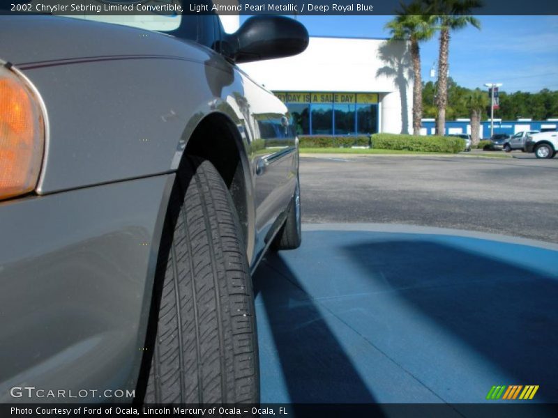 Light Almond Pearl Metallic / Deep Royal Blue 2002 Chrysler Sebring Limited Convertible