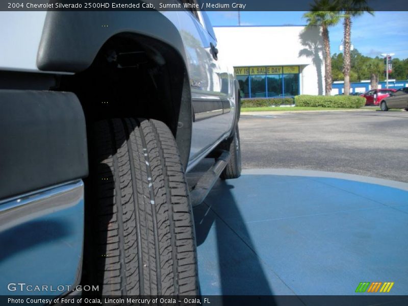 Summit White / Medium Gray 2004 Chevrolet Silverado 2500HD Extended Cab