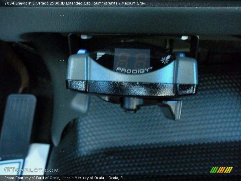 Summit White / Medium Gray 2004 Chevrolet Silverado 2500HD Extended Cab