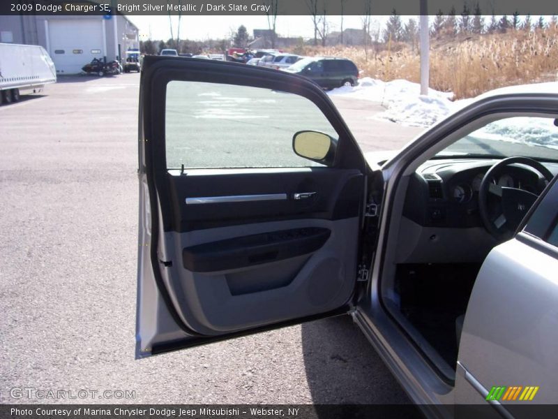 Bright Silver Metallic / Dark Slate Gray 2009 Dodge Charger SE