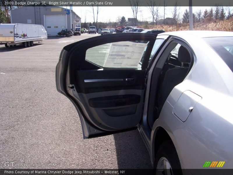 Bright Silver Metallic / Dark Slate Gray 2009 Dodge Charger SE