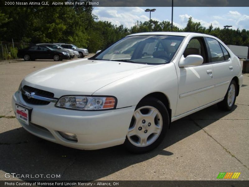 Alpine White Pearl / Blond 2000 Nissan Altima GLE