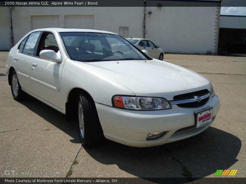 Alpine White Pearl / Blond 2000 Nissan Altima GLE