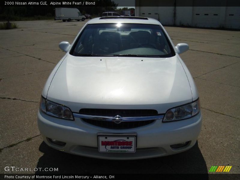 Alpine White Pearl / Blond 2000 Nissan Altima GLE